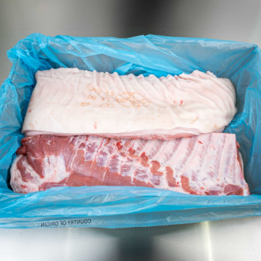Poitrine de porc par&eacute;e 8kg800 env.