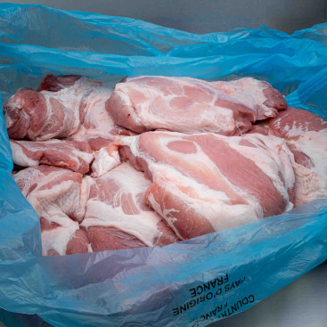 &Eacute;paule de porc d&eacute;soss&eacute;e, d&eacute;couenn&eacute;e, d&eacute;graiss&eacute;e 9kg200 env.